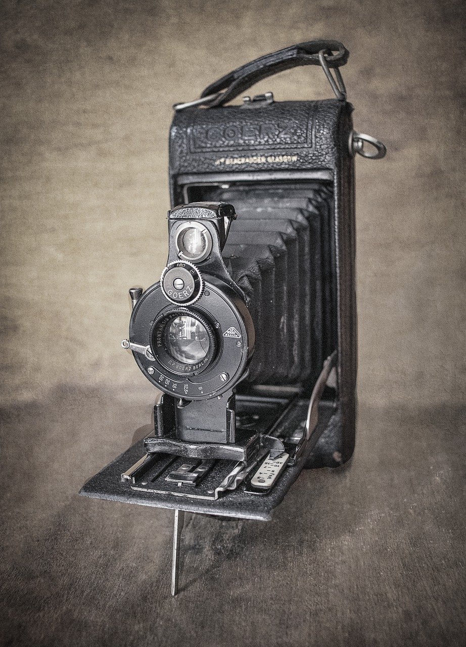 Camera Lens Analogue Vintage Retro  - Illuvis / Pixabay